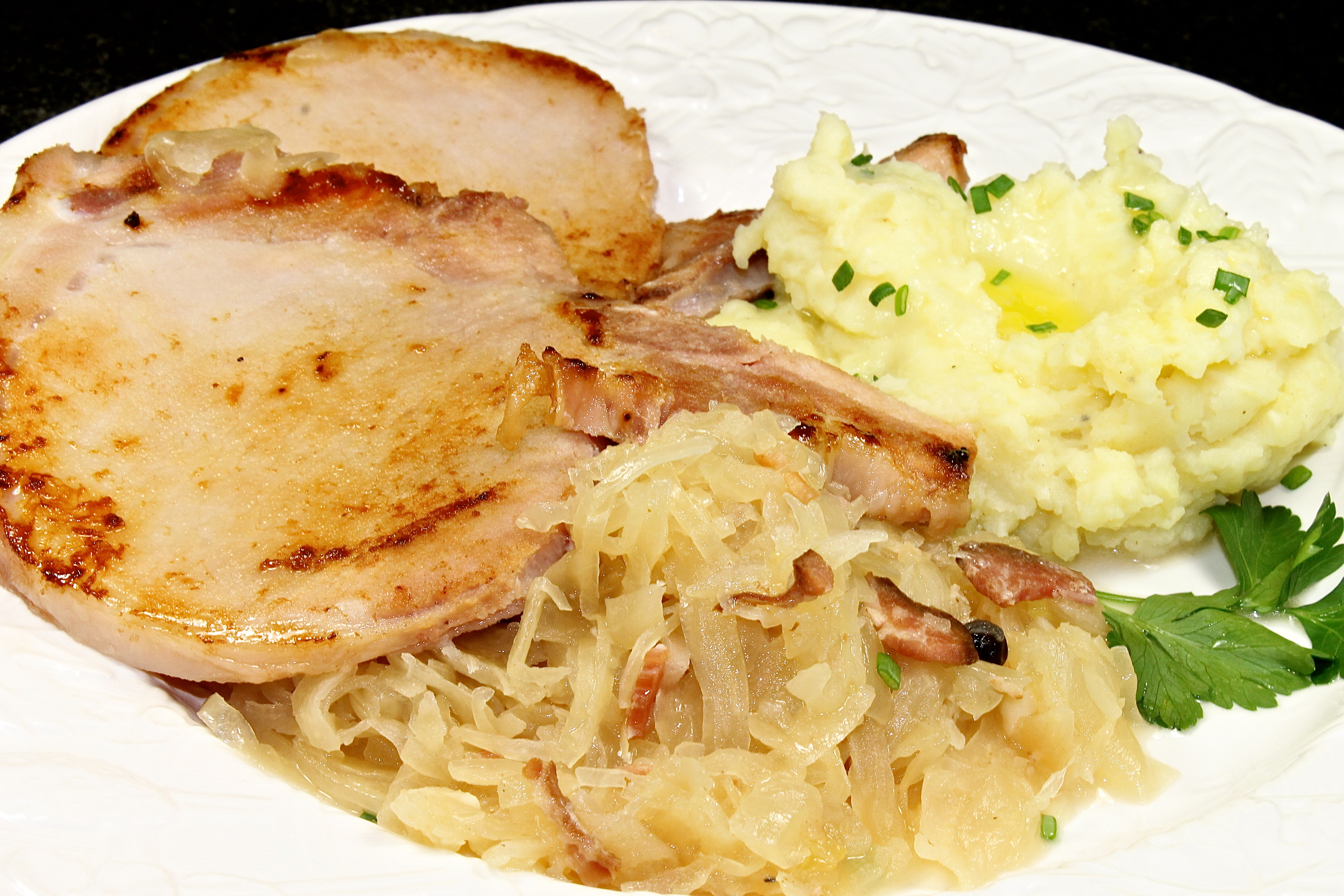 Pork Chops And Sauerkraut 