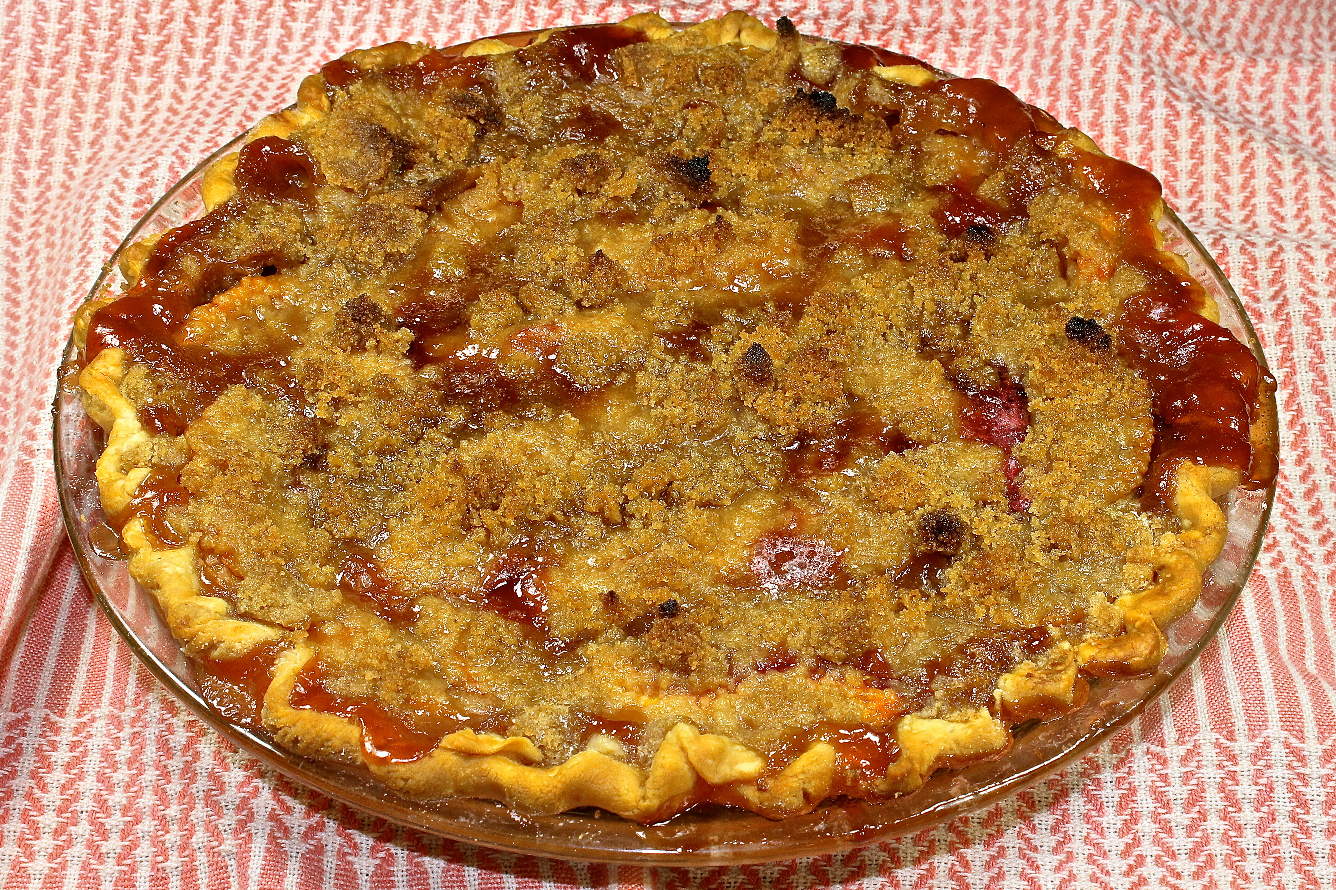 Ginger Peachy Streusel Pie