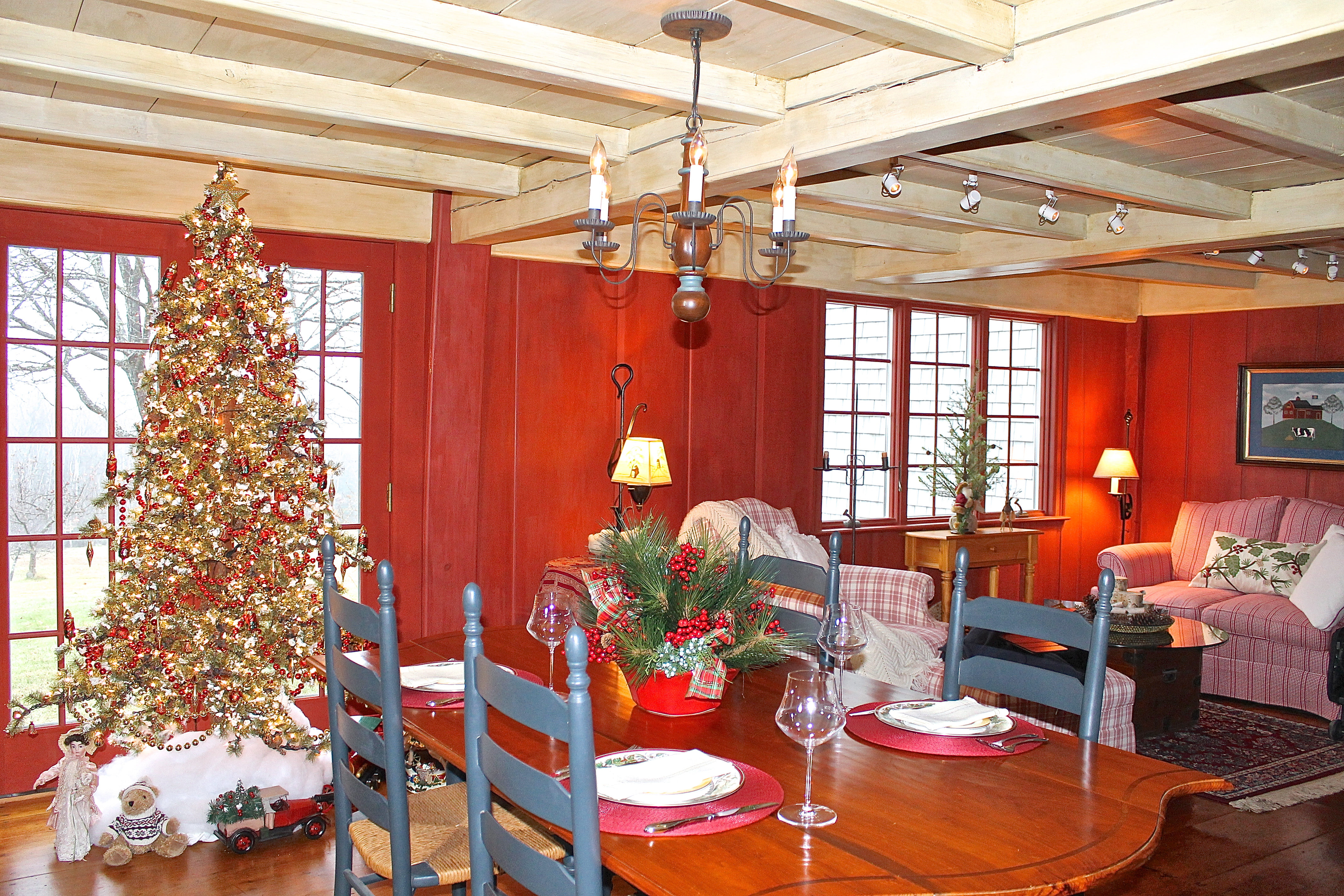 Your Don't Mind If We Will Have Dinner At The Kitchen Table