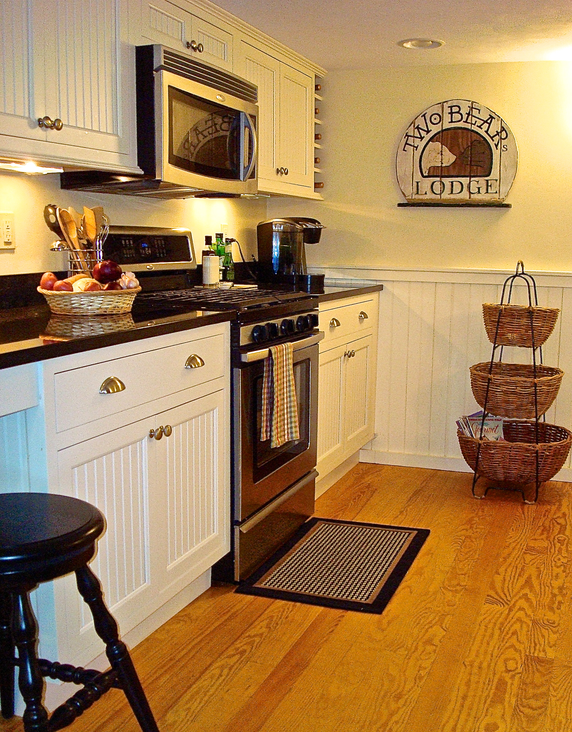 maine cottage kitchen