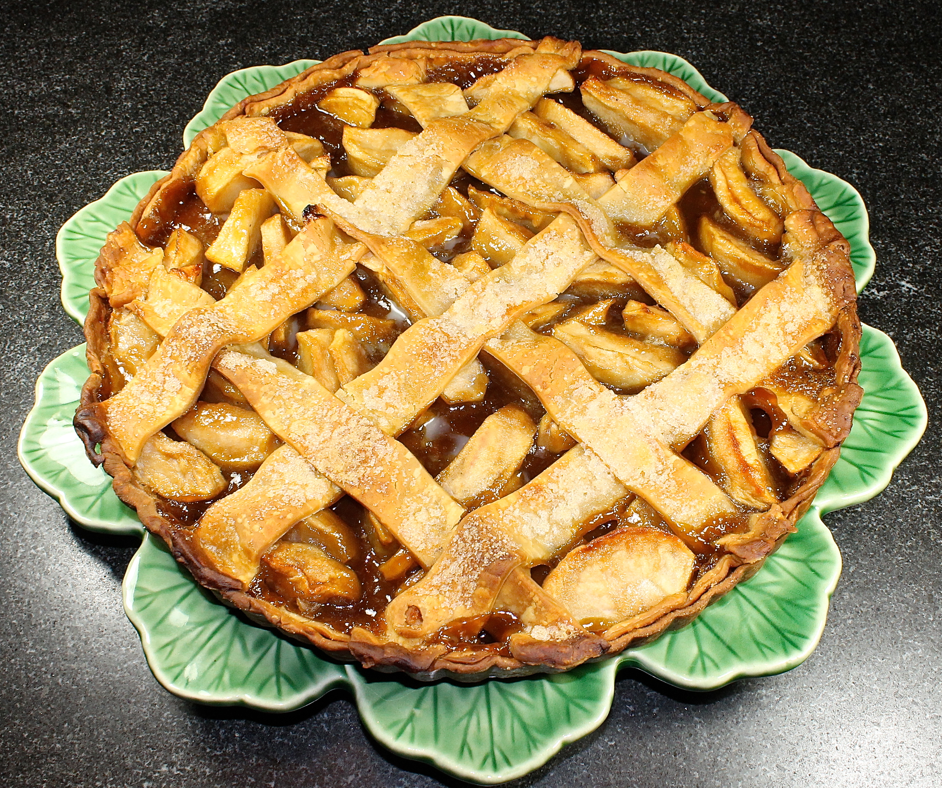 apple tart with lattice crust
