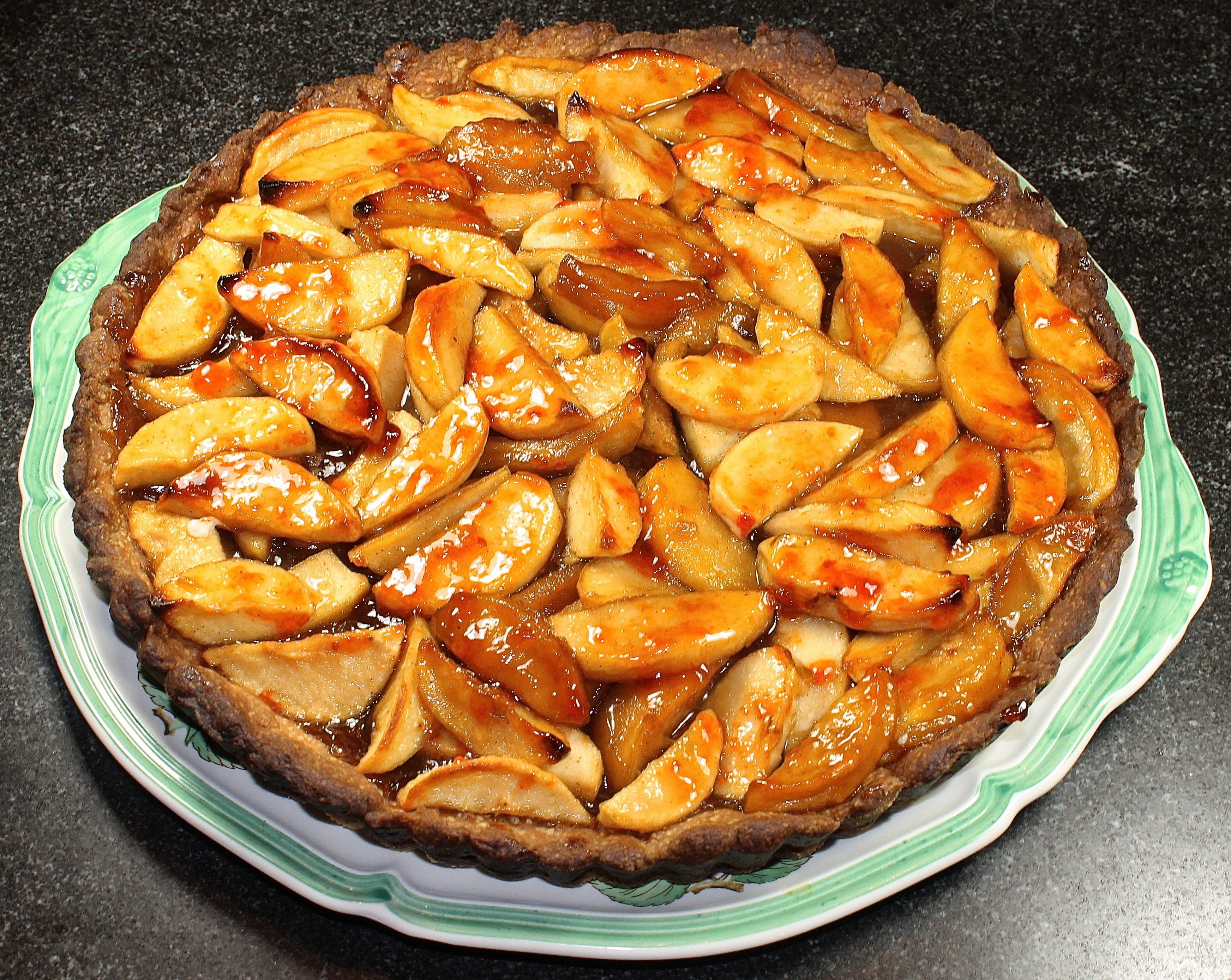Caramelized Apple Tart With Shortbread Crust