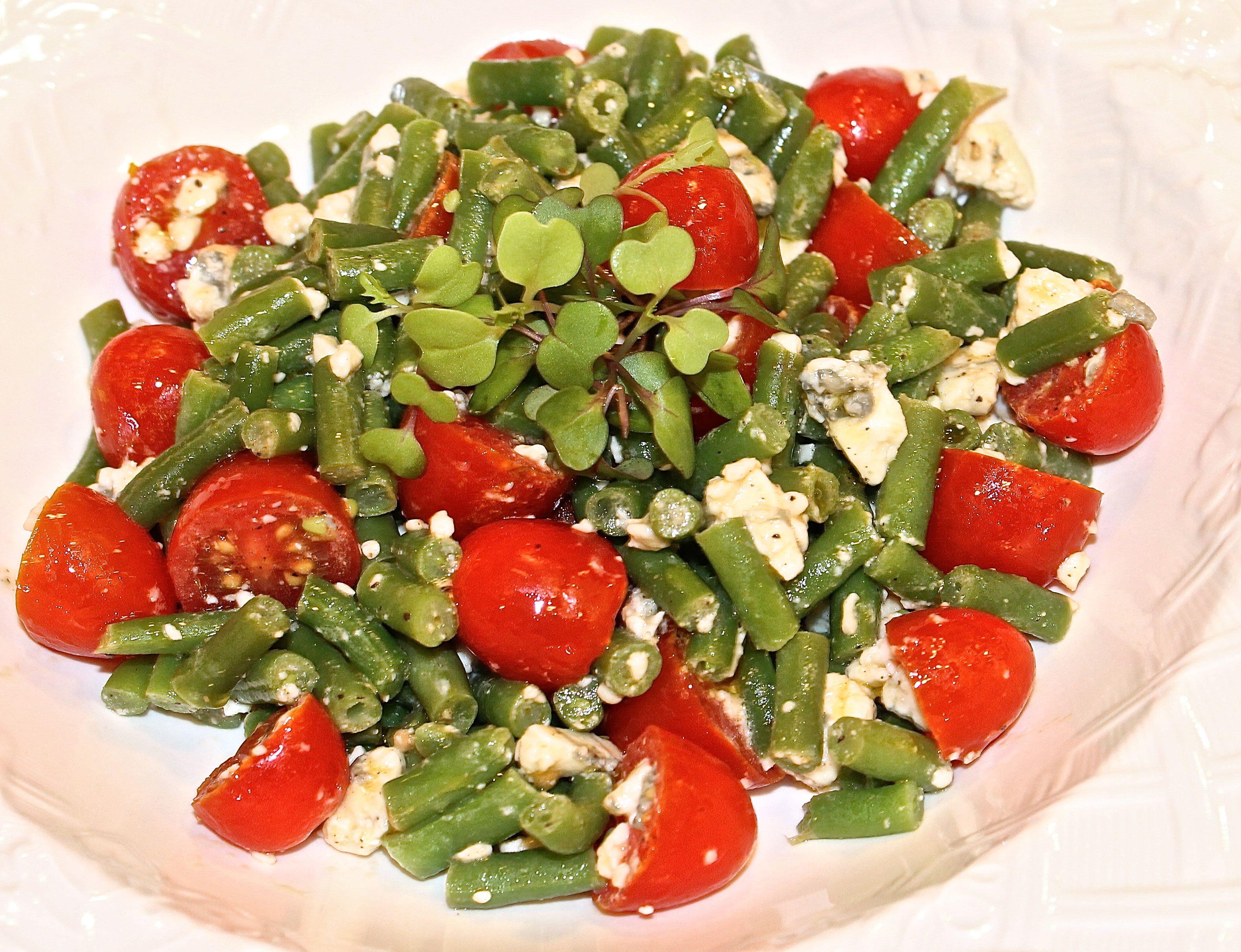 Farmers' Market Fresh Green Bean, Tomato And Gorgonzola Salad