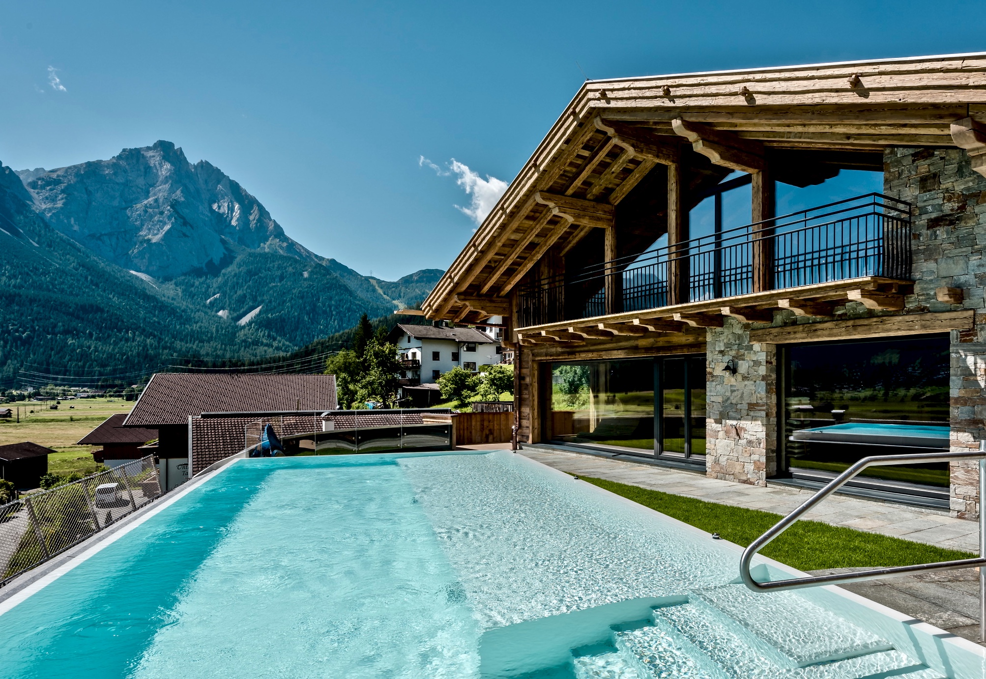 panorama sauna lodge with outdoor brine pool