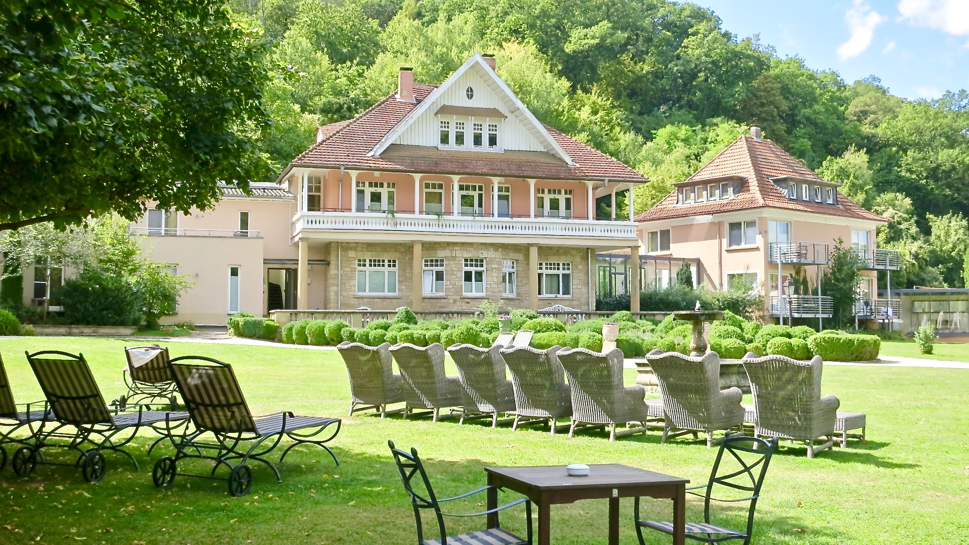 the-park-at-Bollants-hotel-in-the-rhineland-palatinate-region-germany