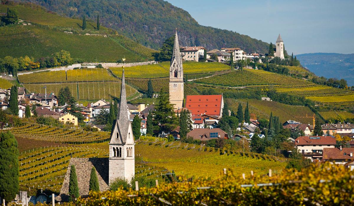  the town of Termeno/Tramin