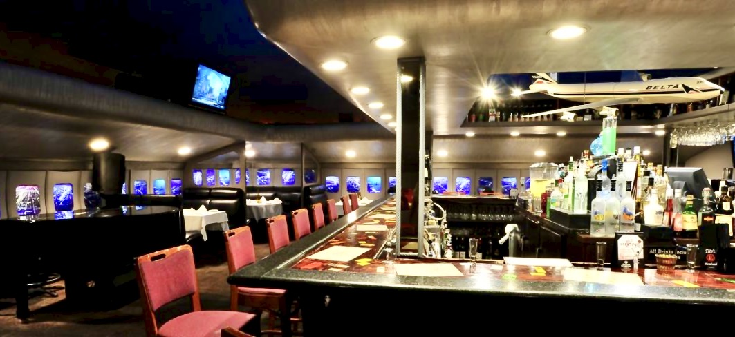 lounge at Anthony's runway 84