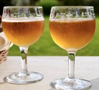 a refreshing glass of cider