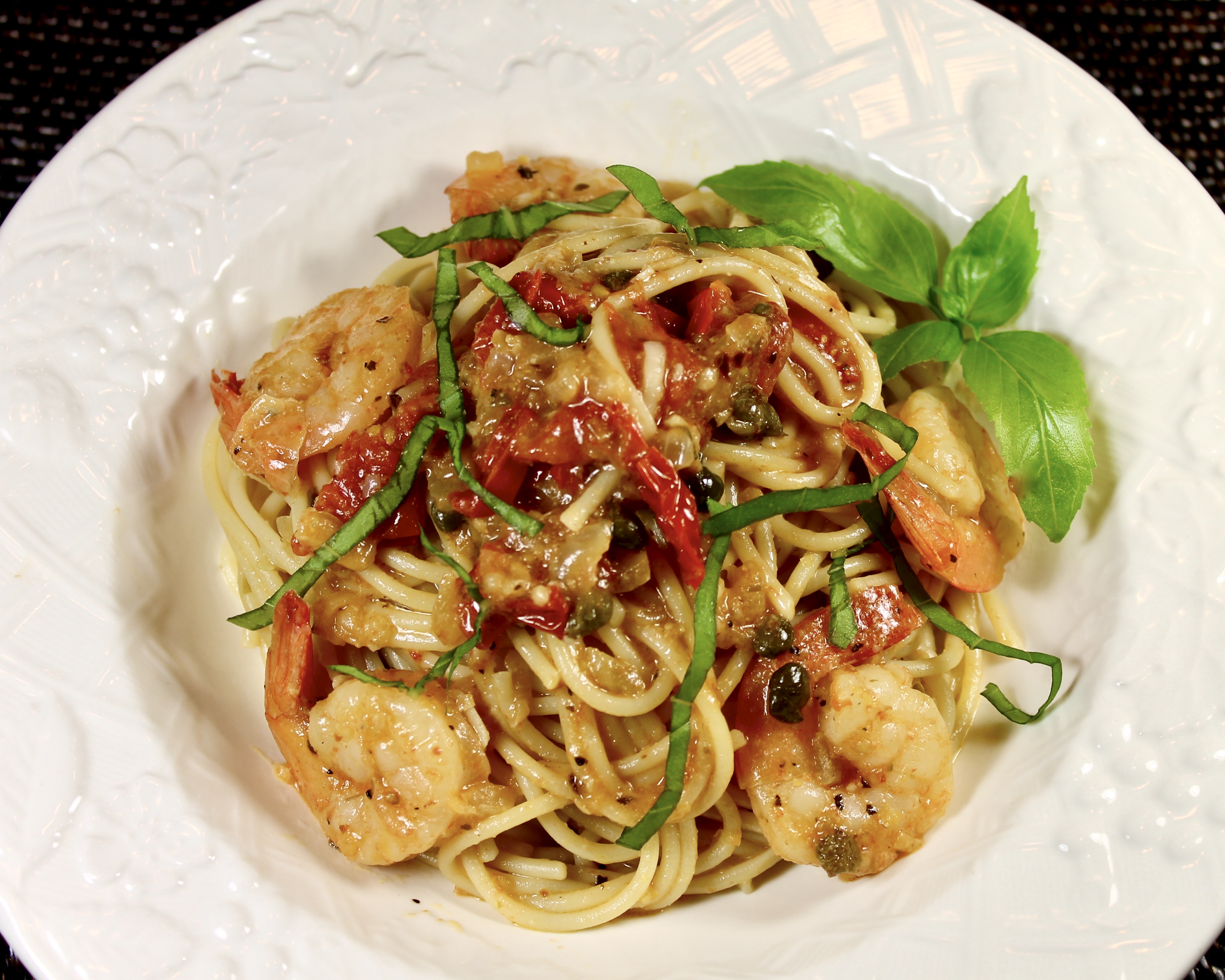 shrimp scampi pasta with tomatoes and capers