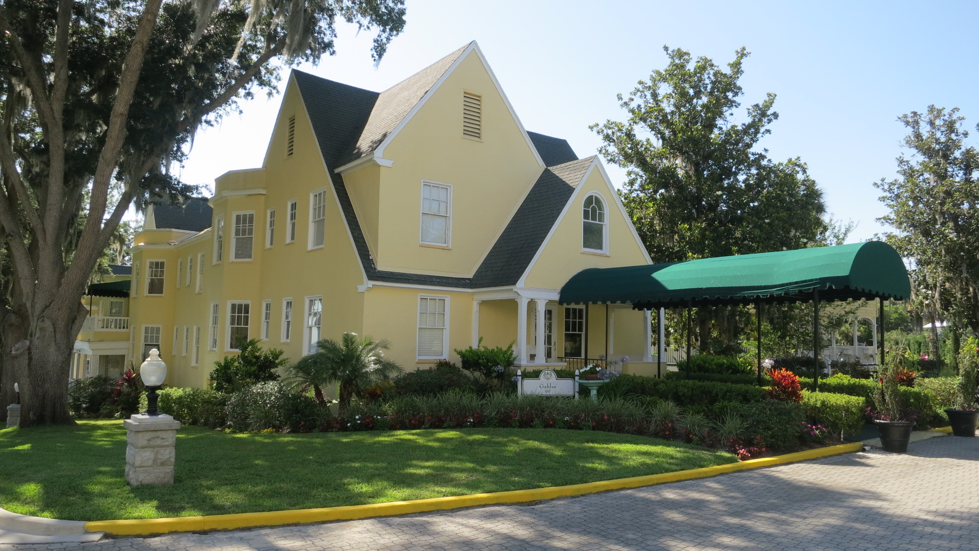 the gables at lakeside inn