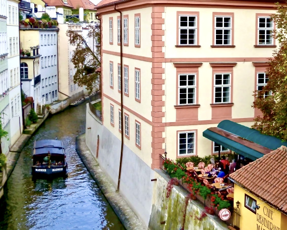 boat tour through Kampa