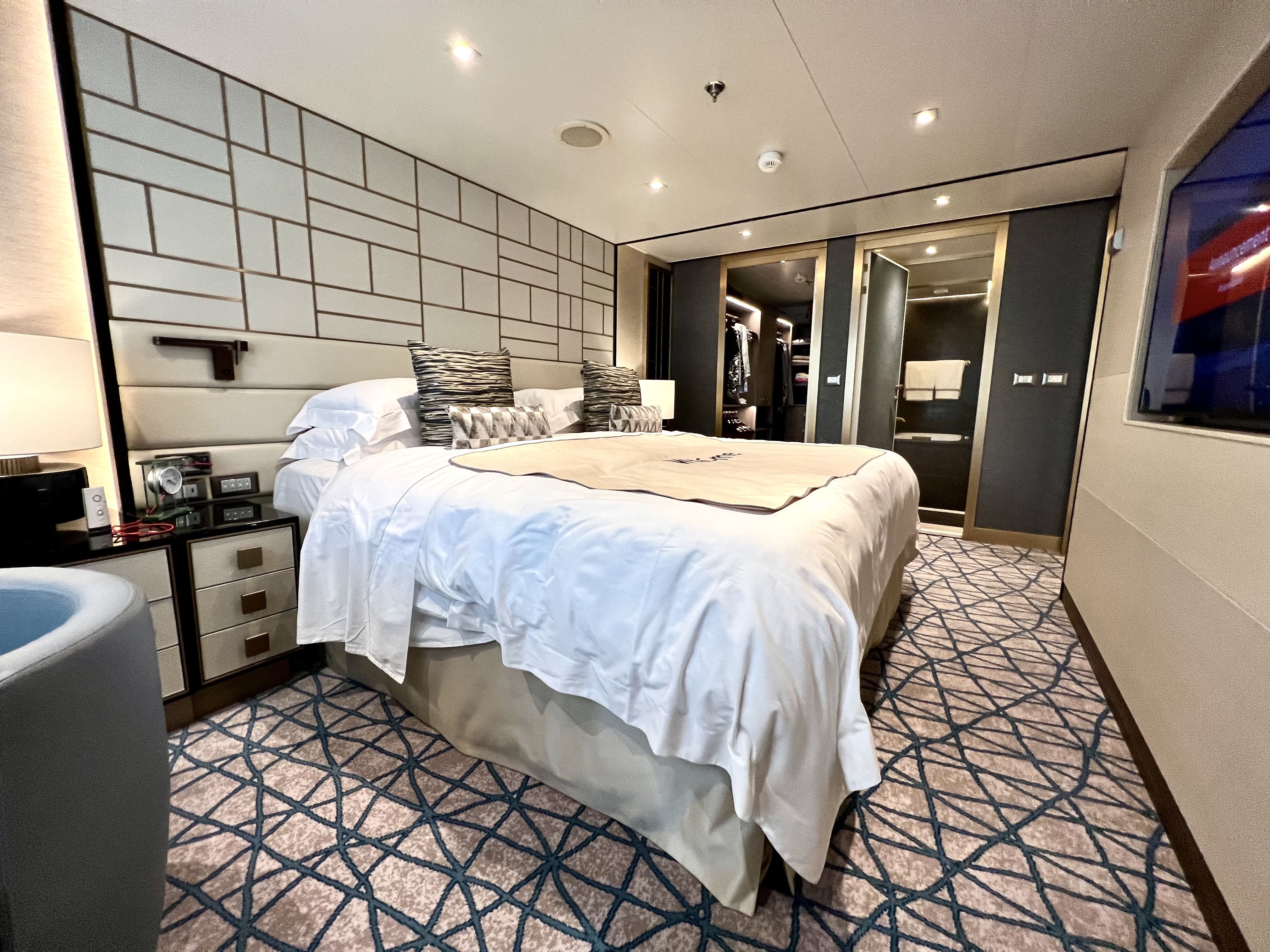 splendor suite bedroom