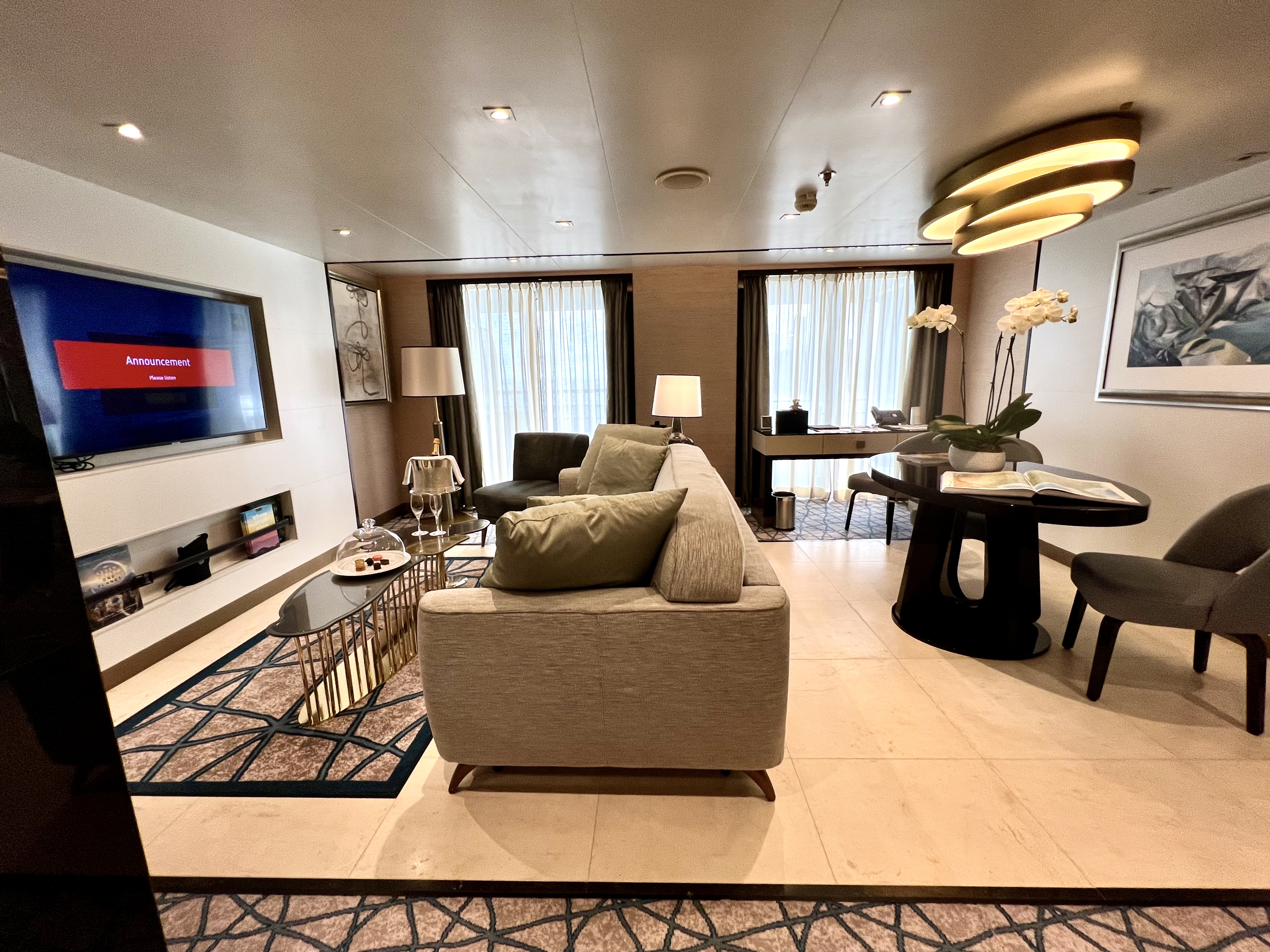 splendor suite living room