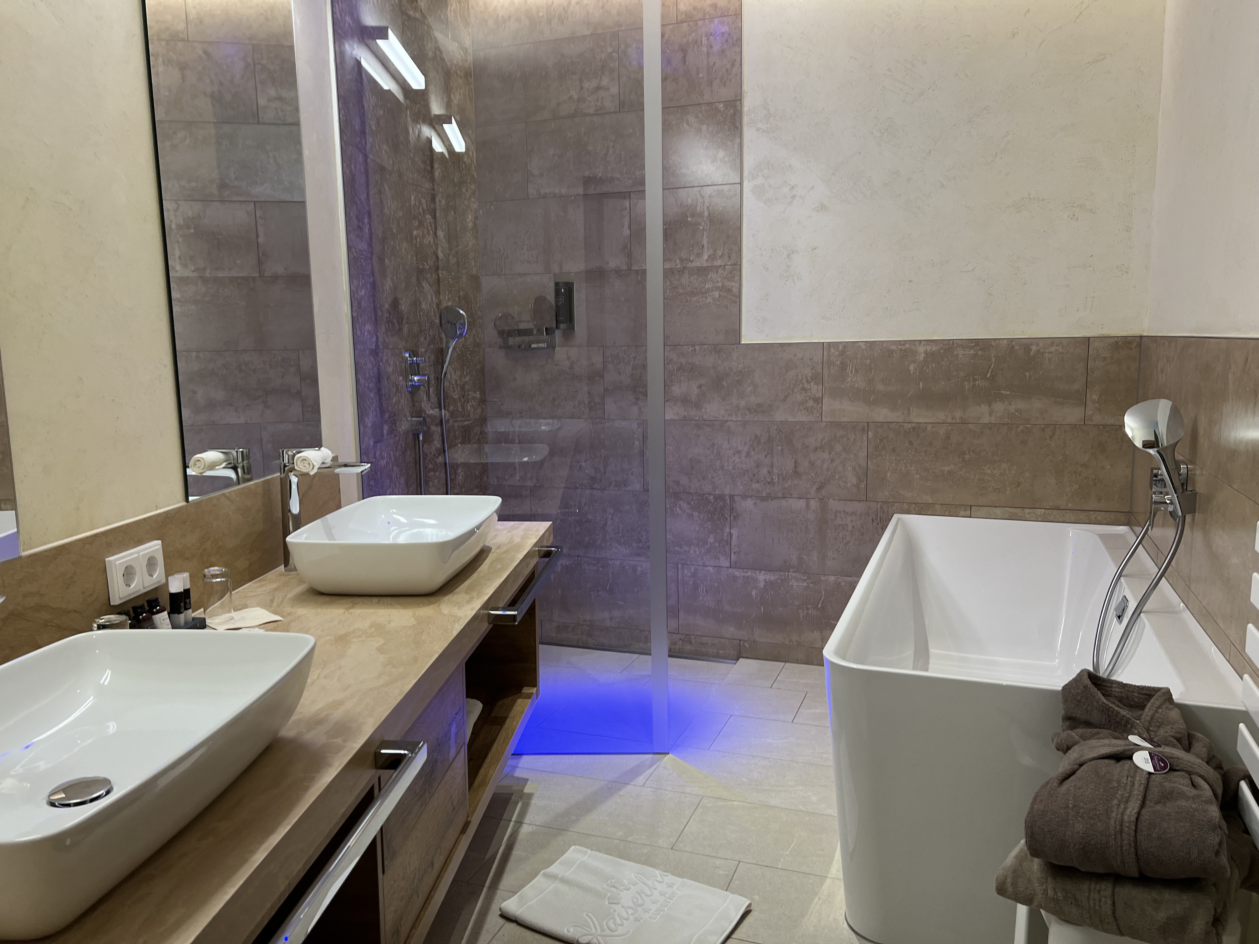 modern bathroom at Kaiserhof