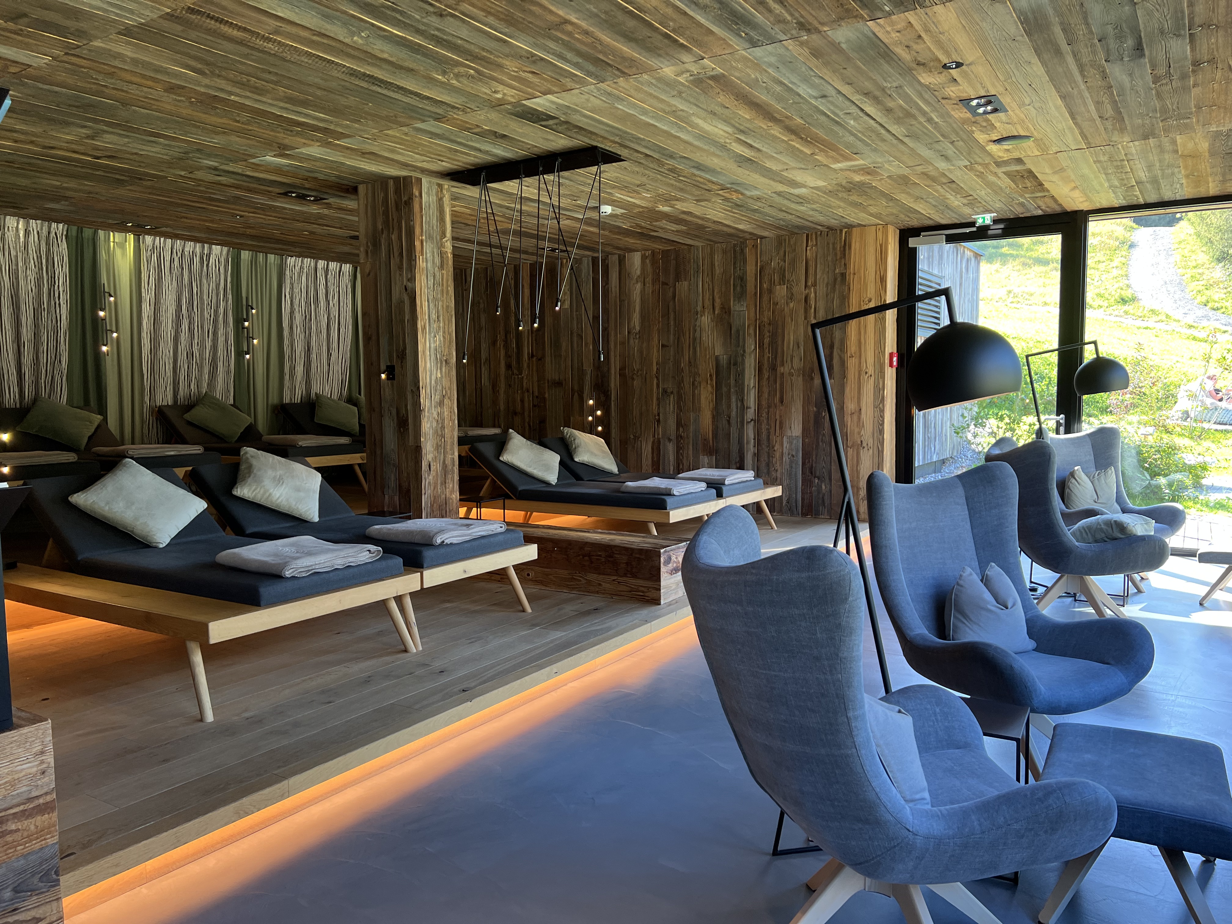library relaxation room in the waldSpa