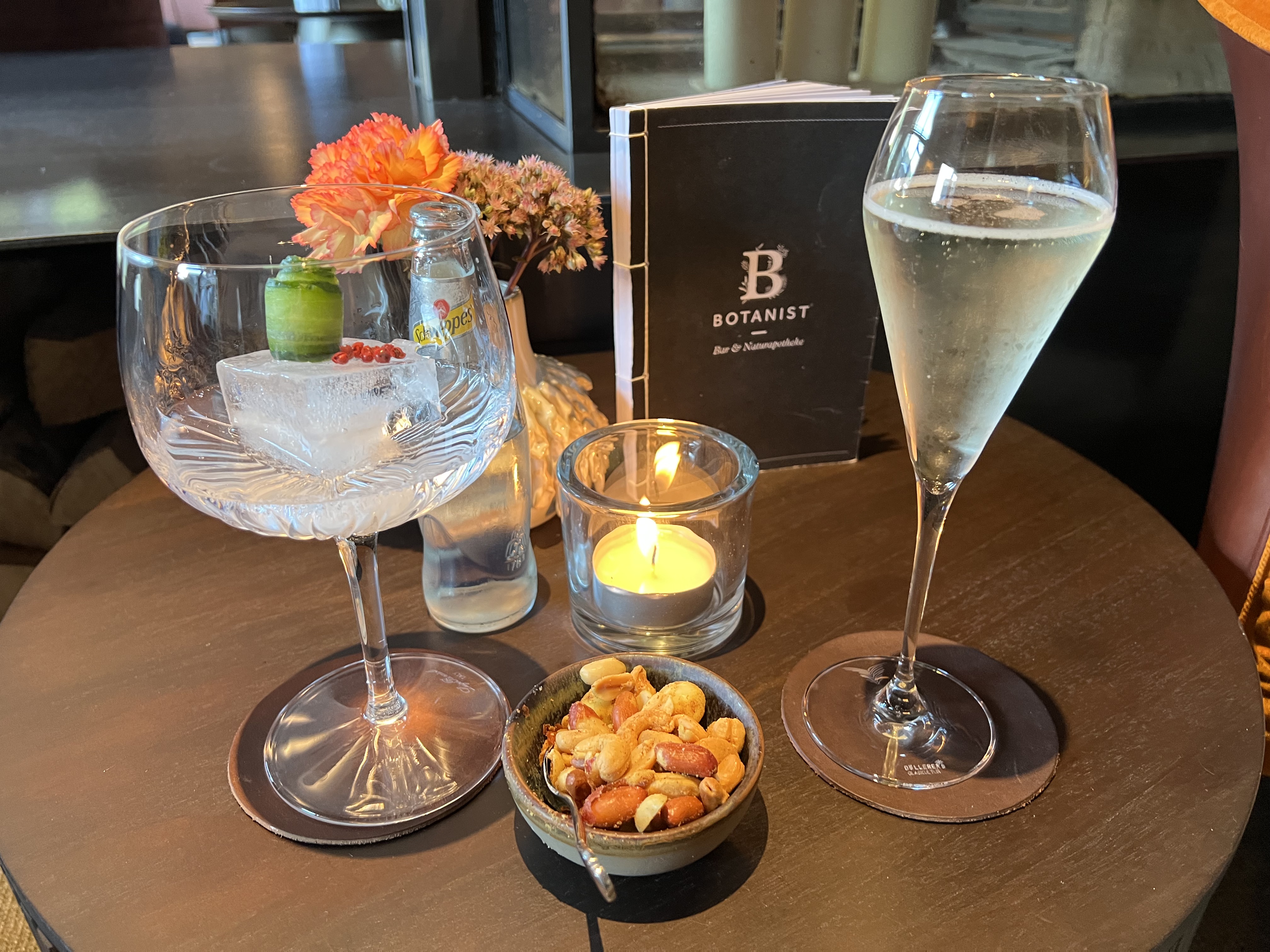 cocktails-at-the-botanist-bar-the forsthofgut-hotel-leogang-austria