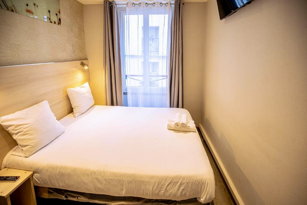 big-bed-small-room