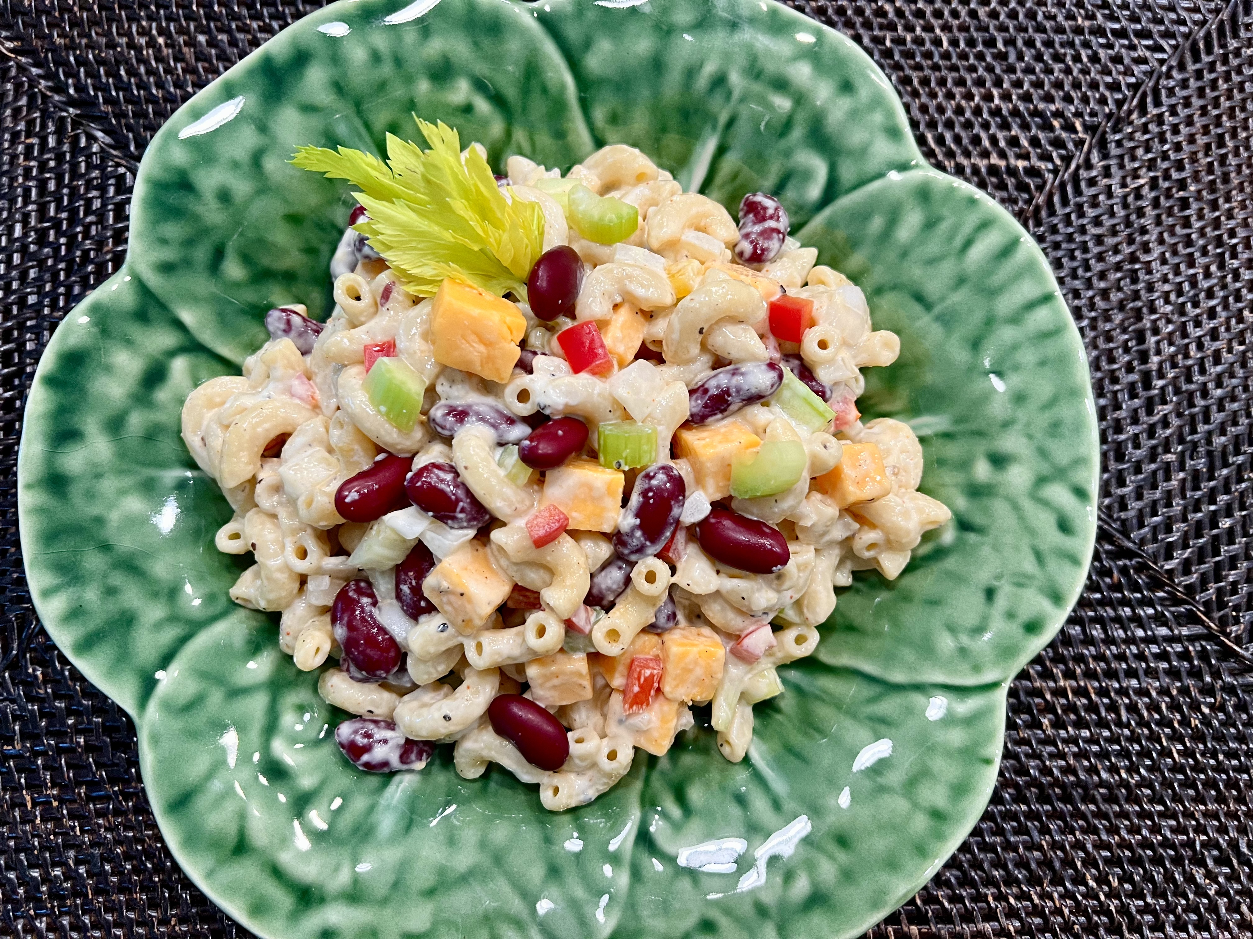 macaroni-salad-with cheddar-cheese-and-kidney-beans