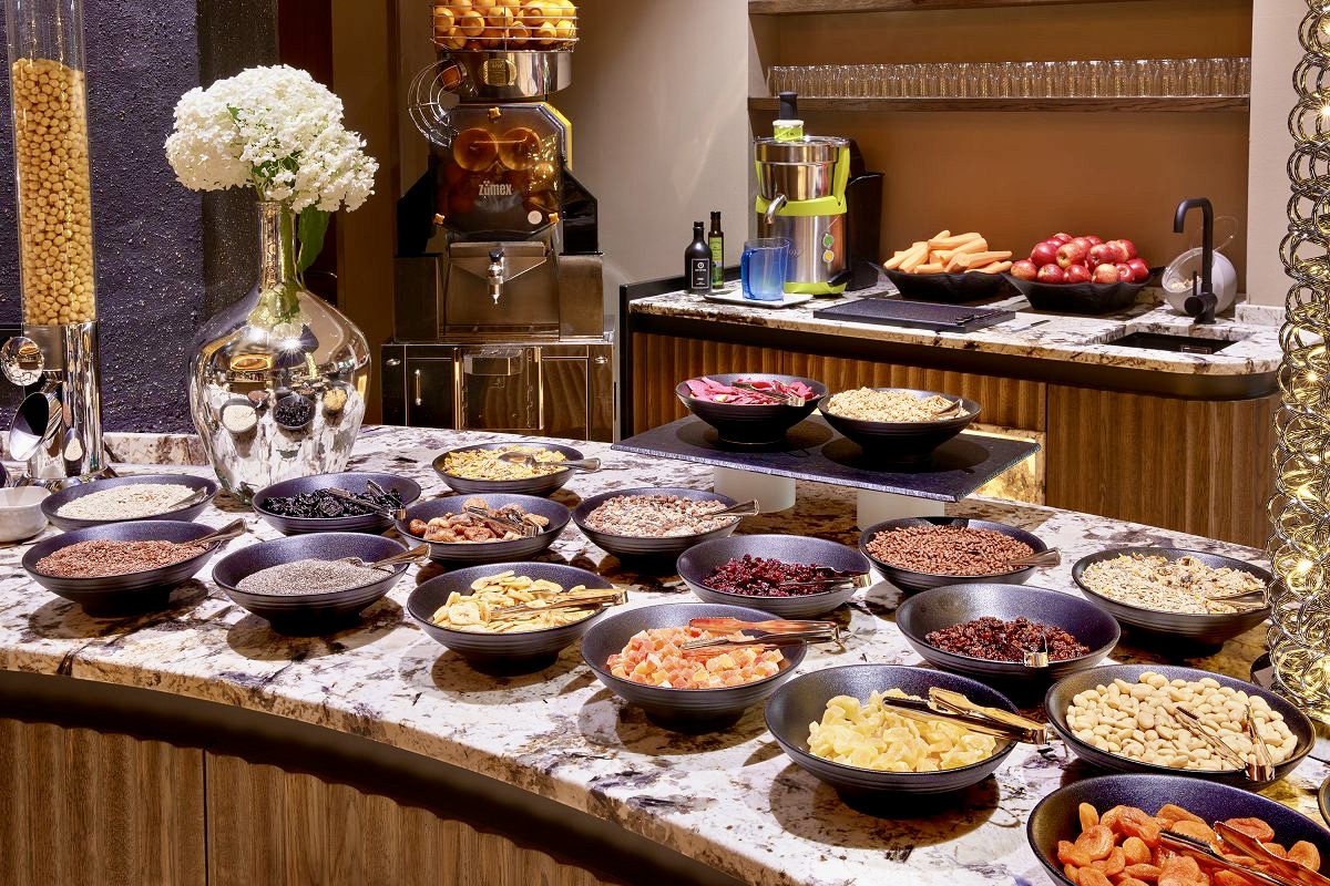 cereal-dried-fruit-and-nuts