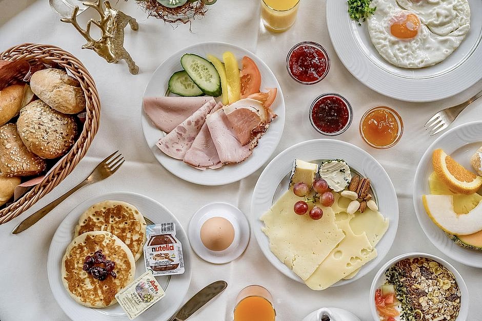 traditional-gernan-breakfast-with-fried-eggs