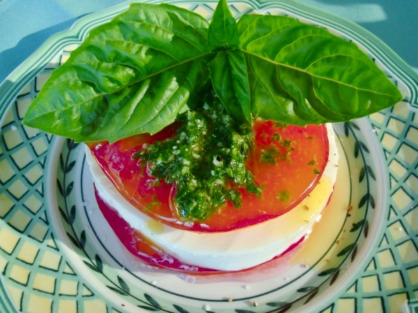 tomato-and-mozzarella-caprese-salad