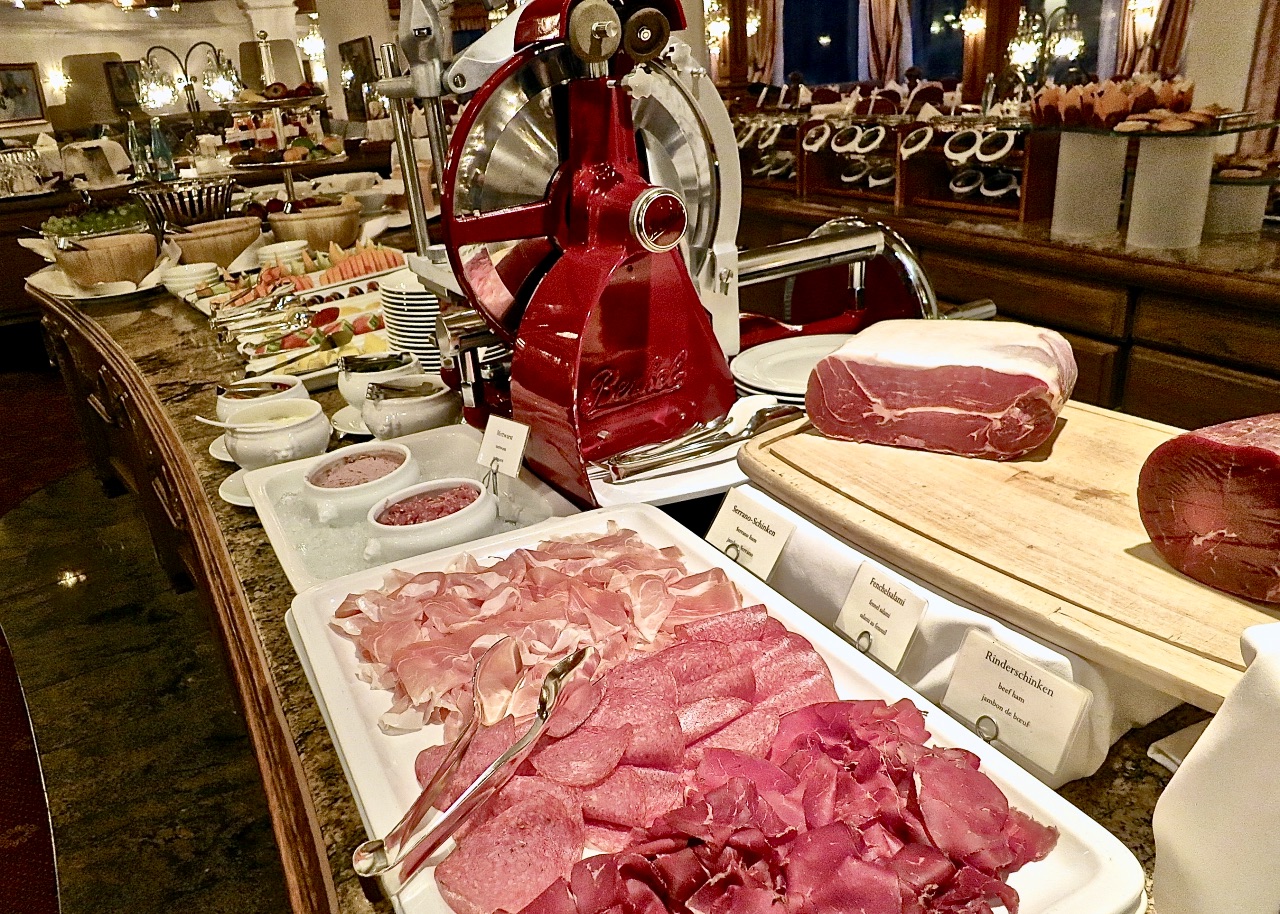 freshly-sliced=smoked=meats