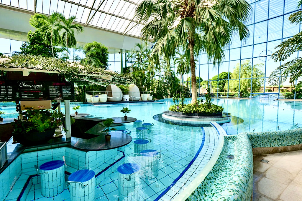 therme-erding-pool-bar