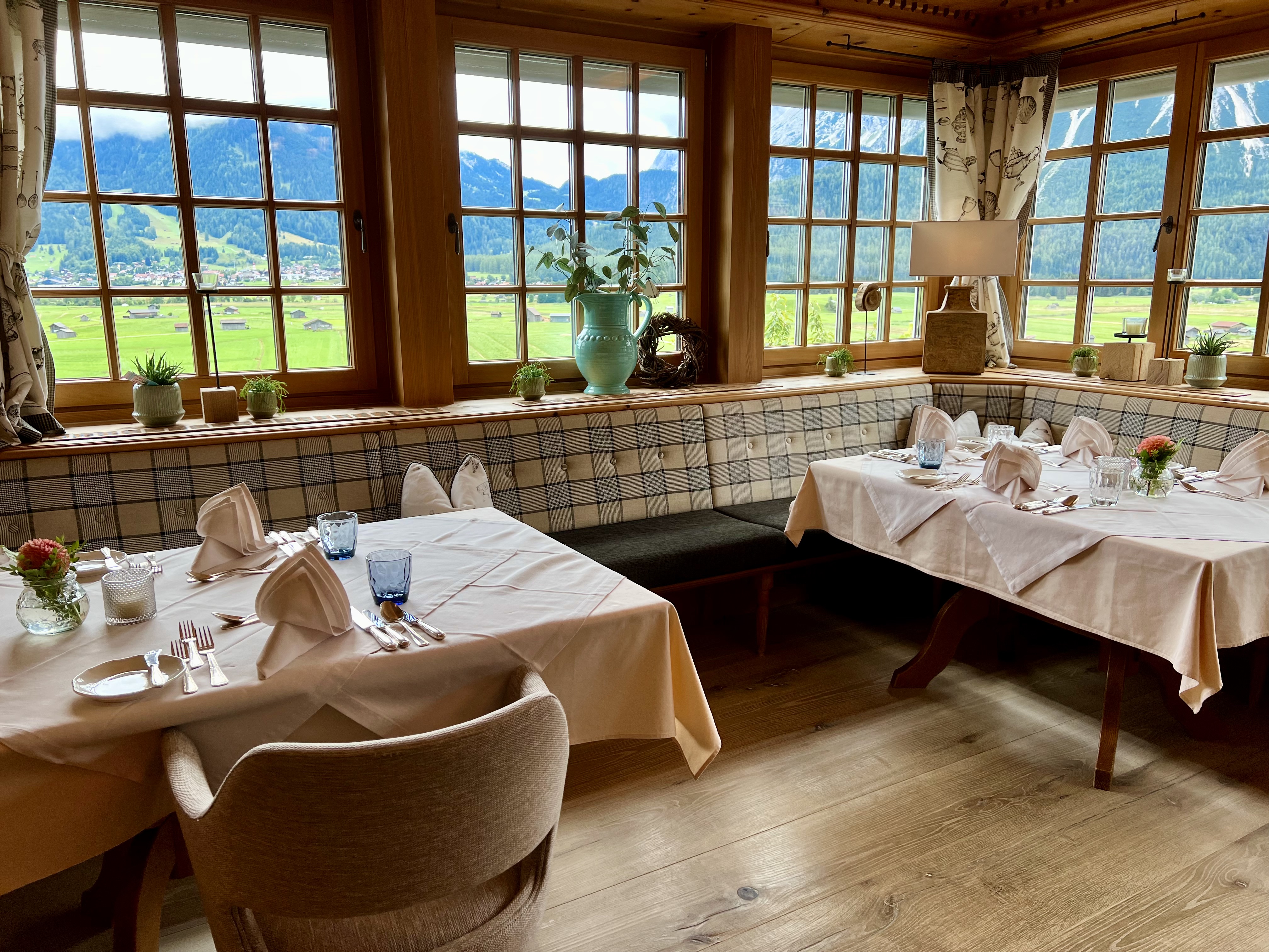 hotel-post-dining-room
