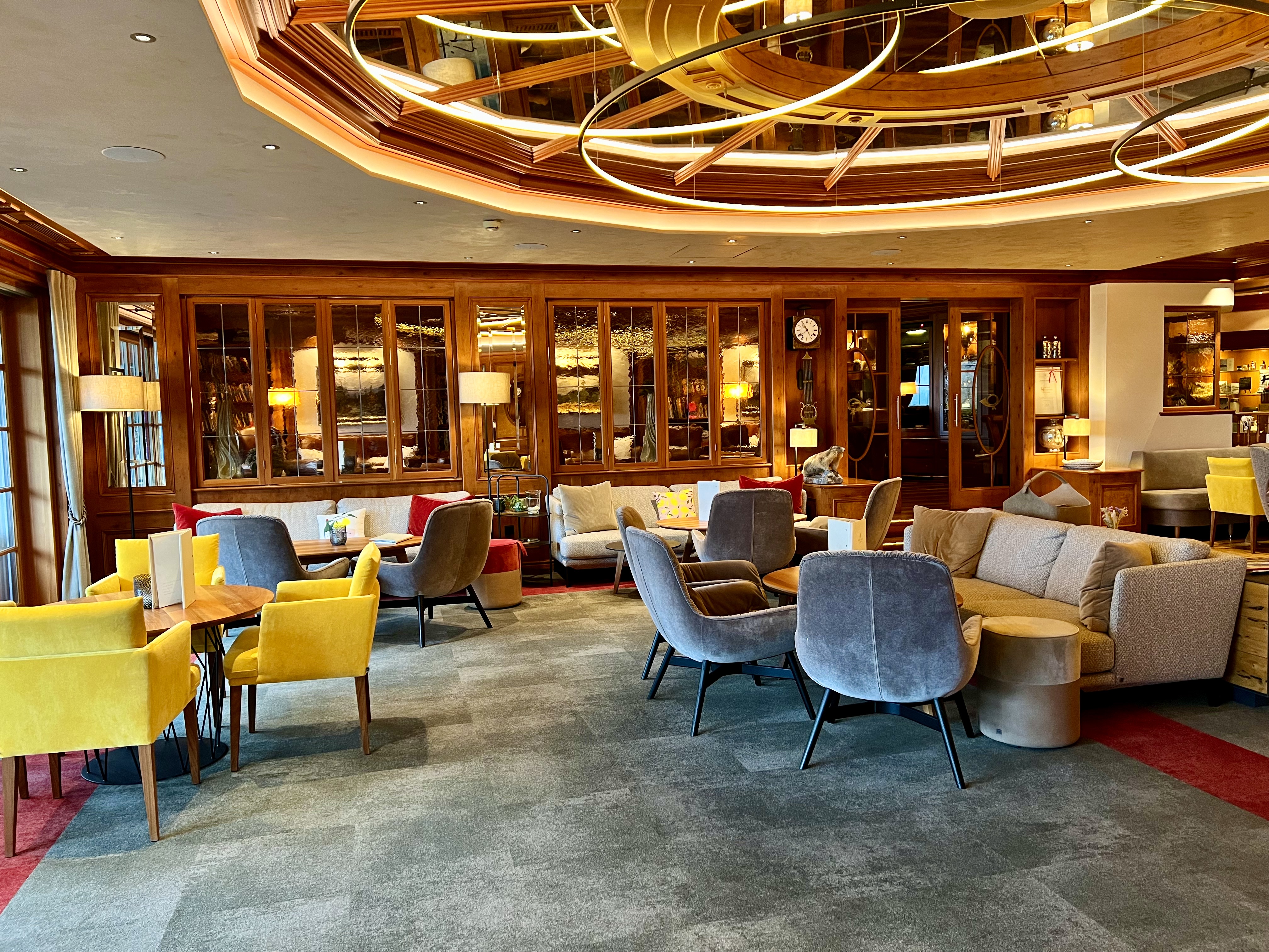 hotel-post-sitting-area