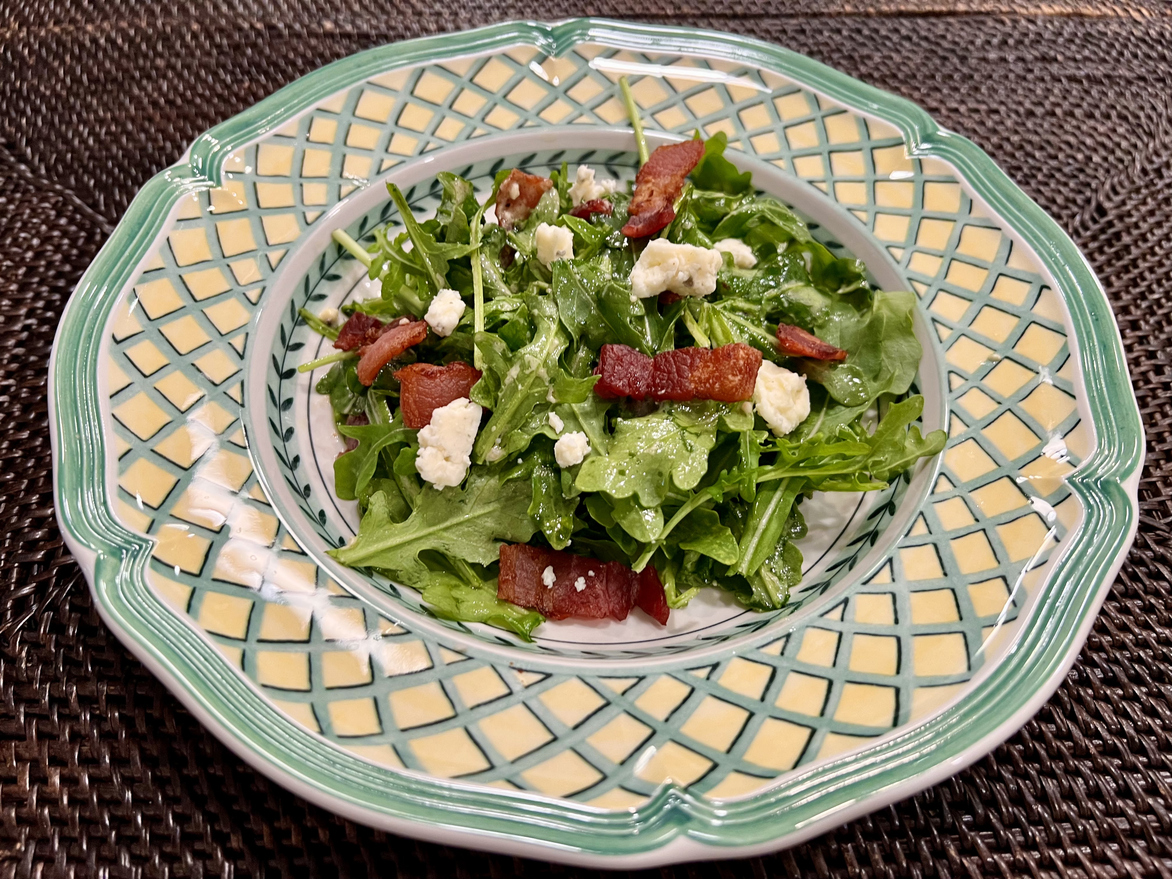 peppery-arugula-salad-with-bacon-and-gorgonzola