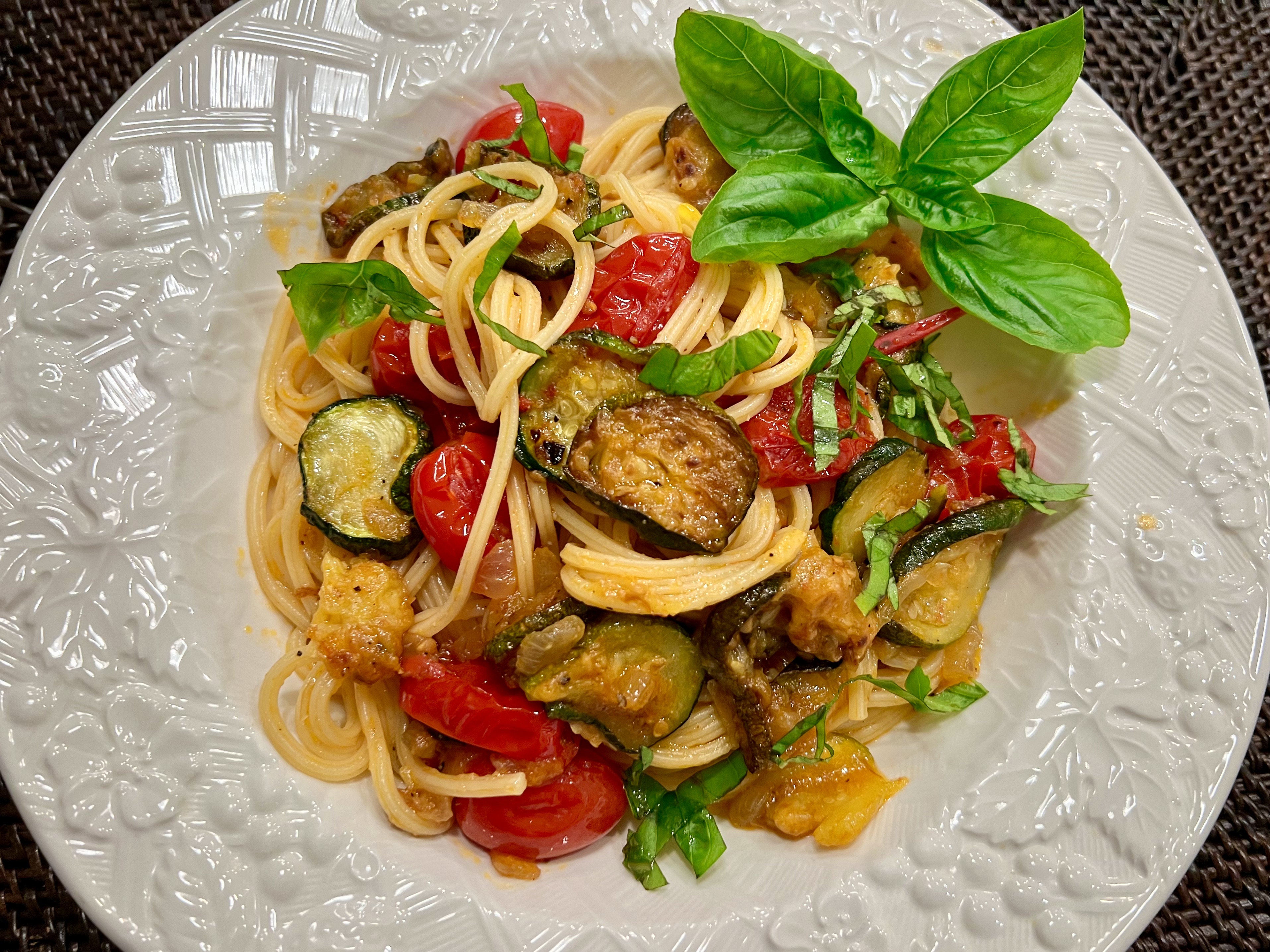 zucchini-and-tomato-pasta