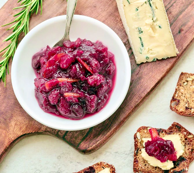 cranberry-chutney-with-cheese