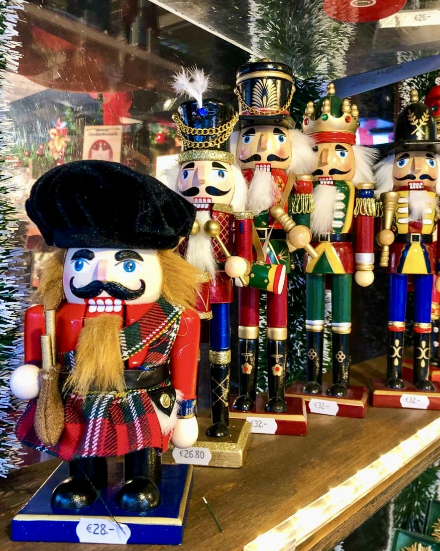 christmas-market-ornaments