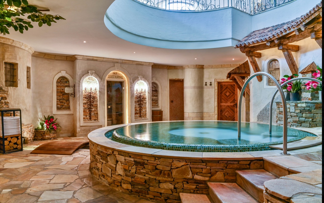 the hot whirlpool in the spa at the Jagdhof wellness hotel in neustift Austria